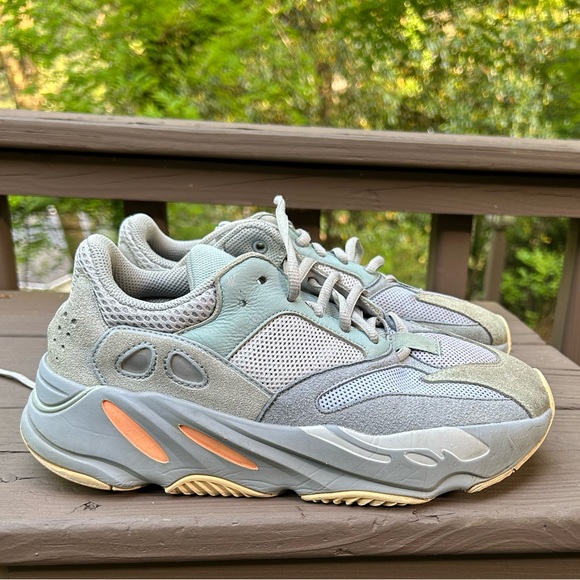 adidas Yeezy Boost 700 - Picture 3 of 12